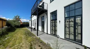 Cozy and Bright Apartments with Private Car Park - Image 3