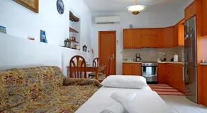 Polyraki's Cottage - Image 2