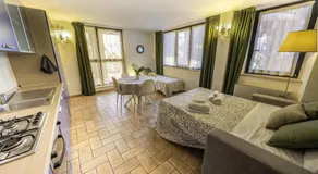 Panoramic Lake View Apartments with Pool & Breakfast - Image 2