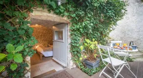 Entre Hotes - Image 5