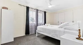 Crystal Waters-2 bed, 2 bathroom, Beachfront Unit! - Image 2