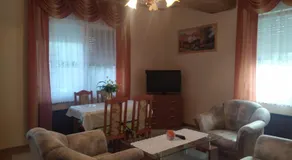 Liget Vendégház - Image 2