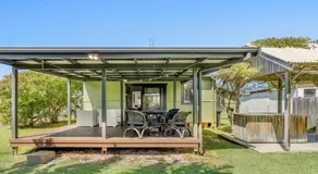 Lennox Beach Shack Classic Coastal Stay Near the Beach - Image 3