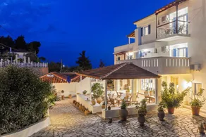 Stafylos Suites & Boutique hotel - Image 4