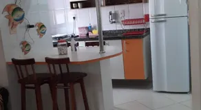 MELHOR ESCOLHA - 90 metros da Beira Mar - 2 Quartos com AR CONDICIONADOS SPLIT, Air Fryer, Wi-Fi, Disney Plus, Star Plus, HBO Max, Cadeiras de Praia, Caixa Térmica - 7 pessoas - Perto de tudo! - Image 3