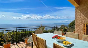 Sea-view villa for 11 guests with a heated infinity pool - Image 2
