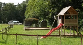 Comfortable caravan in a green setting - Image 5
