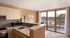 Charming One-Bedroom Retreat in Kingston KT2, London - Image 5