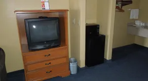 Kozy Inn Columbus - Image 5