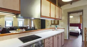 Apartamento vacacional con jardín, piscina privada y barbacoa | Vistas a la montaña - Image 4