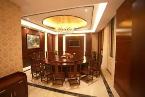 Phoenix Lake Hotel - Image 2
