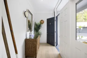 Spacious 5-bed Beach House With Ocean View - Image 4