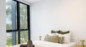 Waterfront High Rise 5 Beds 2 Free Parking - Image 2