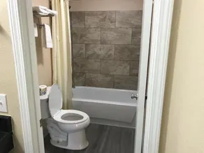 Florence Inn And Suites - Image 3