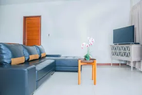 Adore 3BR by  Premier  #W8 - Image 5