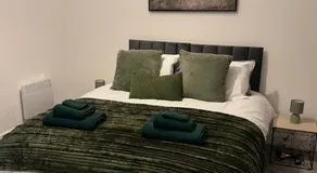 Parking - Sleep 3 - 1 Bedroom - Easy Access - Image 5