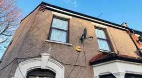 London Budget-Friendly Stay - Image 4