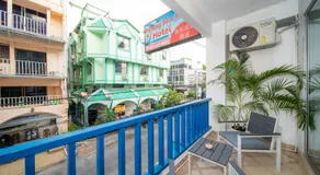 Orange Hotel - Image 4