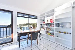 Sunshine Shores Absolute Waterfront - Image 4
