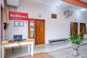 RedDoorz at Syariah House Purwokerto - Image 3