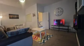 Apartment - Sleeps 4 - Parking - WiFi - Image 4