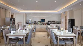 Vienna Hotel (East Plaza of WuHan High-Speed Railway Station) - Image 3