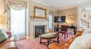 John & Gate House boutique Bed and Breakfast - Image 2
