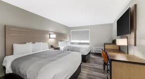 Red Lion Inn & Suites Kansas City - Image 2