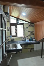 Plumwood 2BHK Near Mall Road w Mountain View - Image 4