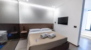 VS LUXURY SUITE with SPA - Image 2