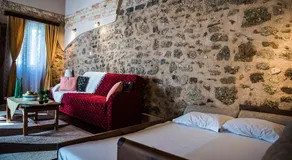 Jason's Stone House - Image 2