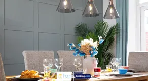 Explore Welsh Wonders, 3 Bedroom House By The One Retreats Short Lets & Serviced Accommodation Treharris - Image 5