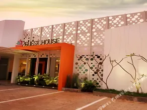 Bintang Tiga Guest House - Image 5