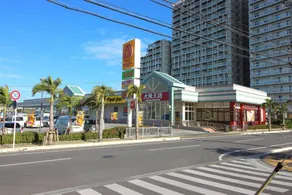 SEASIDE STREET WALK - Image 3