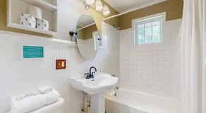 Acorn House - Image 3