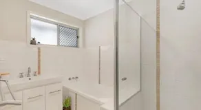 Comfortable 4 bedroom house - Image 2