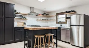Pinewood Bungalow - Luxury Cabin, Kid-Friendly - Image 2