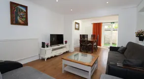 5 Bed Spacious Family Home in Chingford - Image 4