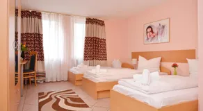 Crown Hotel - Image 2