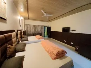 Cottage Club Inn - Image 4