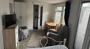 Garden lodge - Image 2