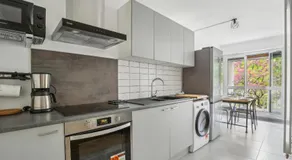 Duplex apartment downtown with parking - Image 3