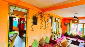 Non Stop Cafe Hostel & Stay - Image 4
