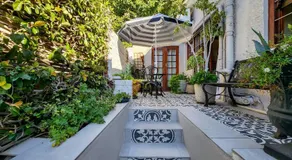 Bluegum Hill Guesthouse & Apartments - Image 4