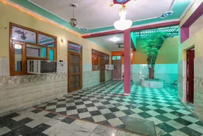 OYO Flagship 49061 Dev Hotel & Restaurant - Image 4