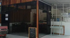 LR Hostel and Cafe - Image 3