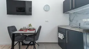 Lit Living - Fully Equipped Apartments - Box Spring - Parking - Business & Longstay - Image 4
