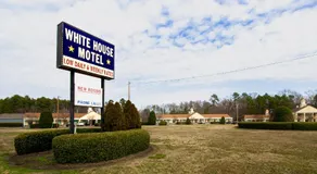 Whitehouse Motel Richmond South - Image 5