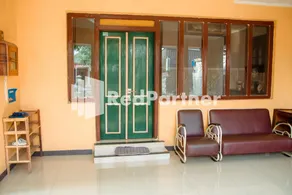Flamboyan Asri Syariah Mitra RedDoorz near Kampung Inggris Pare - Image 3