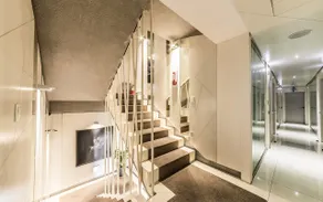 In Hotel Seoul - Image 3